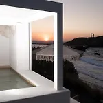 Portara Seaside Luxury Aparthotel 4*
