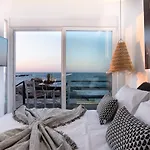 Portara Seaside Luxury Aparthotel 4*