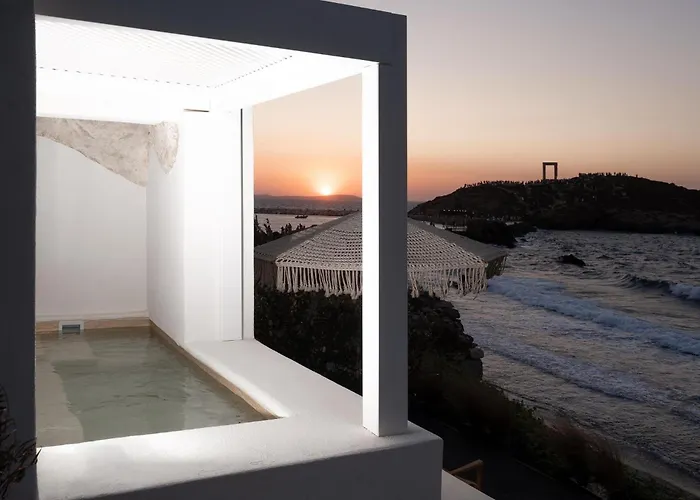 Portara Seaside Luxury Apartmanhotel 4*