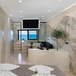 Portara Seaside Luxury מלון דירות Naxos City