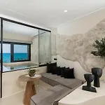 Portara Seaside Luxury מלון דירות