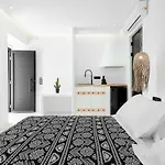 Portara Seaside Luxury Aparthotel