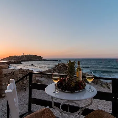 Portara Seaside Luxury Apartahotel