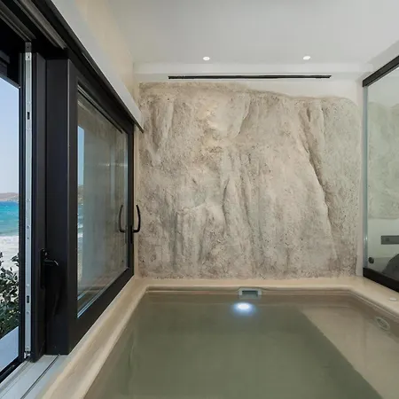 Portara Seaside Luxury 3*