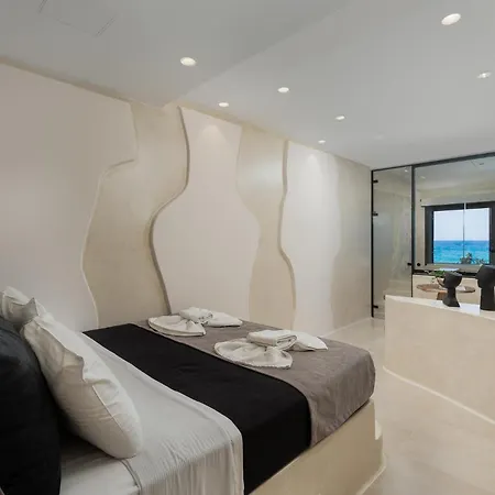 Portara Seaside Luxury Apartahotel