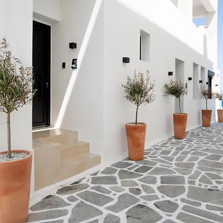 Portara Seaside Luxury Aparthotel
