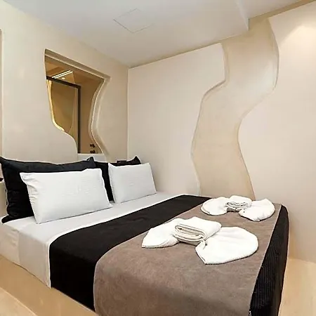 Portara Seaside Luxury Aparthotel Naxos City
