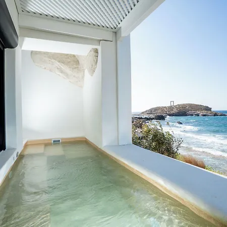 Portara Seaside Luxury Apartahotel 4*