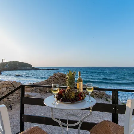 Portara Seaside Luxury Apartahotel 4*