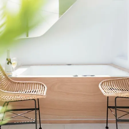 Portara Seaside Luxury Apartahotel Naxos City
